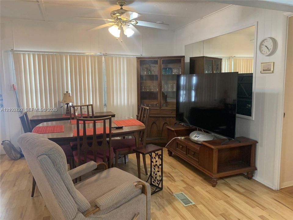 В аренду: $2,250 (2 спален, 1 ванн, 804 Квадратных фут)