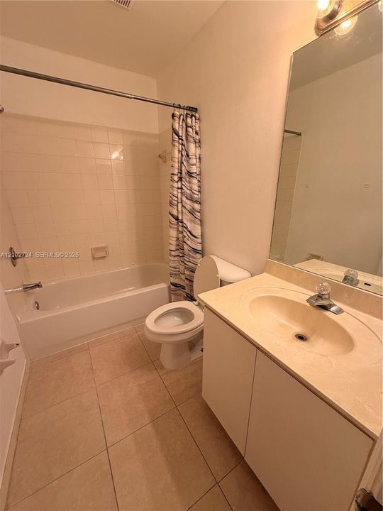 En Venta: $330,000 (3 camas, 3 baños, 1280 Pies cuadrados)