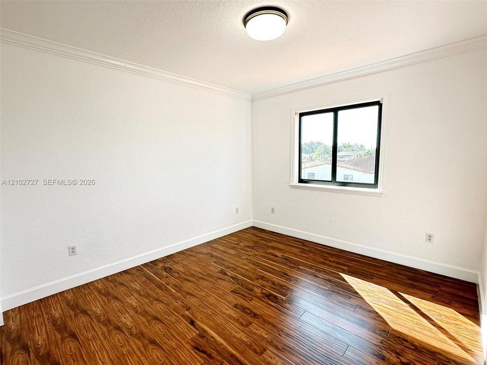 В аренду: $12,000 (5 спален, 4 ванн, 3500 Квадратных фут)