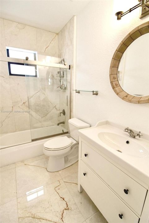 В аренду: $12,000 (5 спален, 4 ванн, 3500 Квадратных фут)