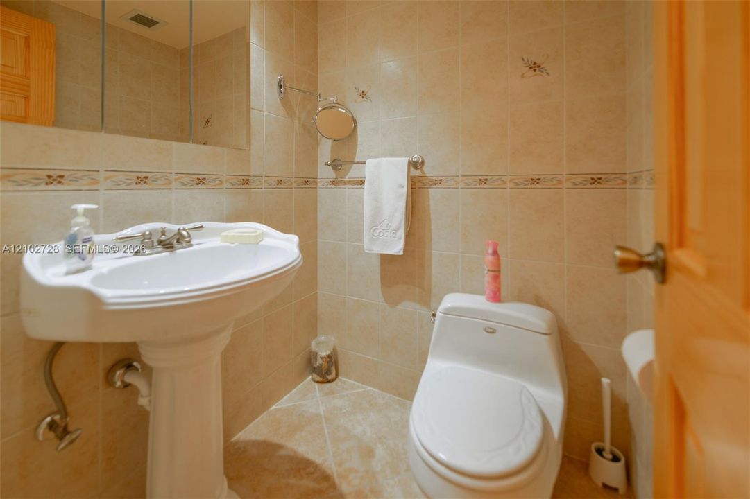На продажу: $329,000 (1 спален, 1 ванн, 870 Квадратных фут)