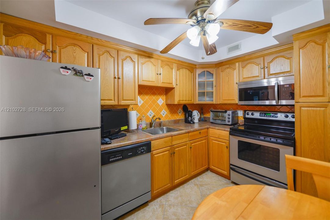 На продажу: $329,000 (1 спален, 1 ванн, 870 Квадратных фут)