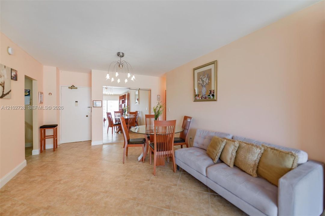 На продажу: $329,000 (1 спален, 1 ванн, 870 Квадратных фут)