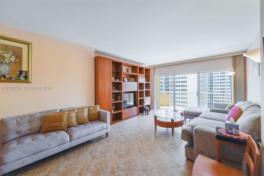 На продажу: $329,000 (1 спален, 1 ванн, 870 Квадратных фут)