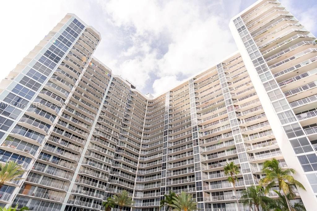 На продажу: $450,000 (2 спален, 2 ванн, 1030 Квадратных фут)