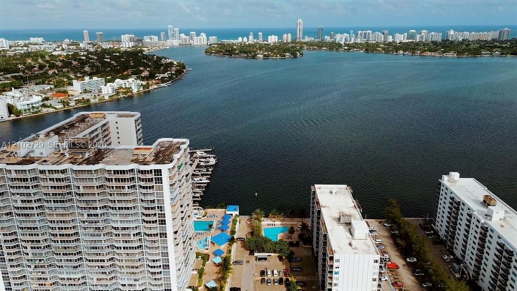 На продажу: $450,000 (2 спален, 2 ванн, 1030 Квадратных фут)