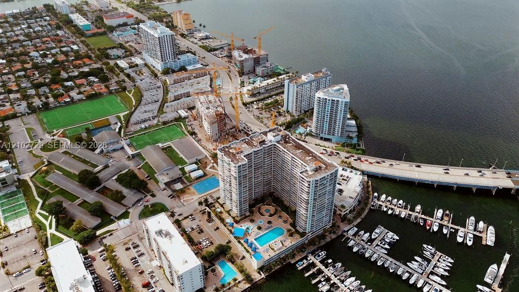 На продажу: $450,000 (2 спален, 2 ванн, 1030 Квадратных фут)