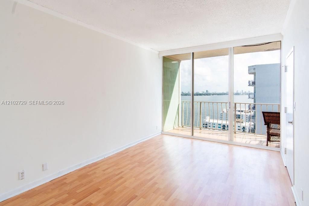 На продажу: $450,000 (2 спален, 2 ванн, 1030 Квадратных фут)