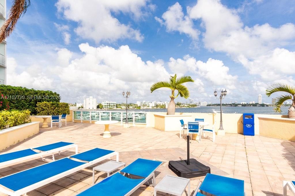 На продажу: $450,000 (2 спален, 2 ванн, 1030 Квадратных фут)