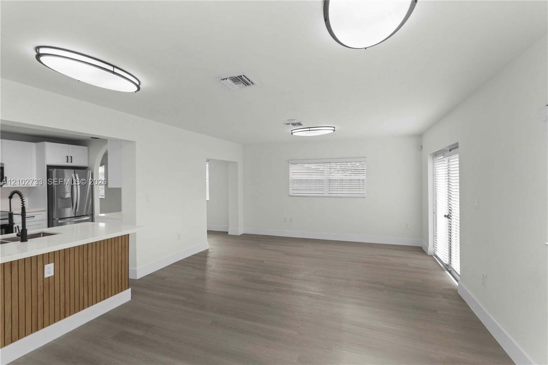 На продажу: $649,900 (4 спален, 2 ванн, 1680 Квадратных фут)