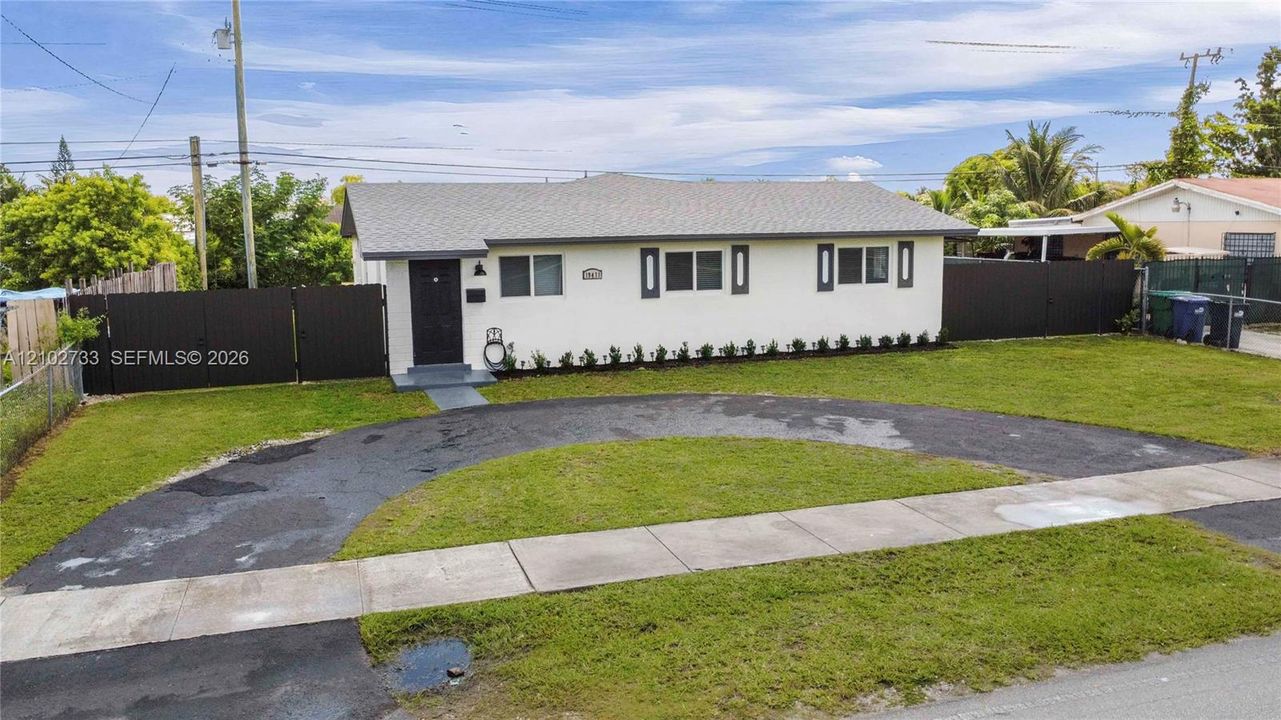 На продажу: $649,900 (4 спален, 2 ванн, 1680 Квадратных фут)