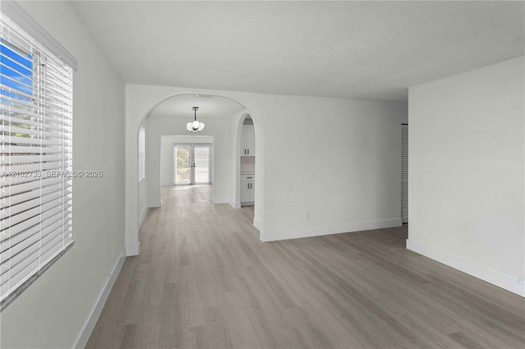 На продажу: $649,900 (4 спален, 2 ванн, 1680 Квадратных фут)