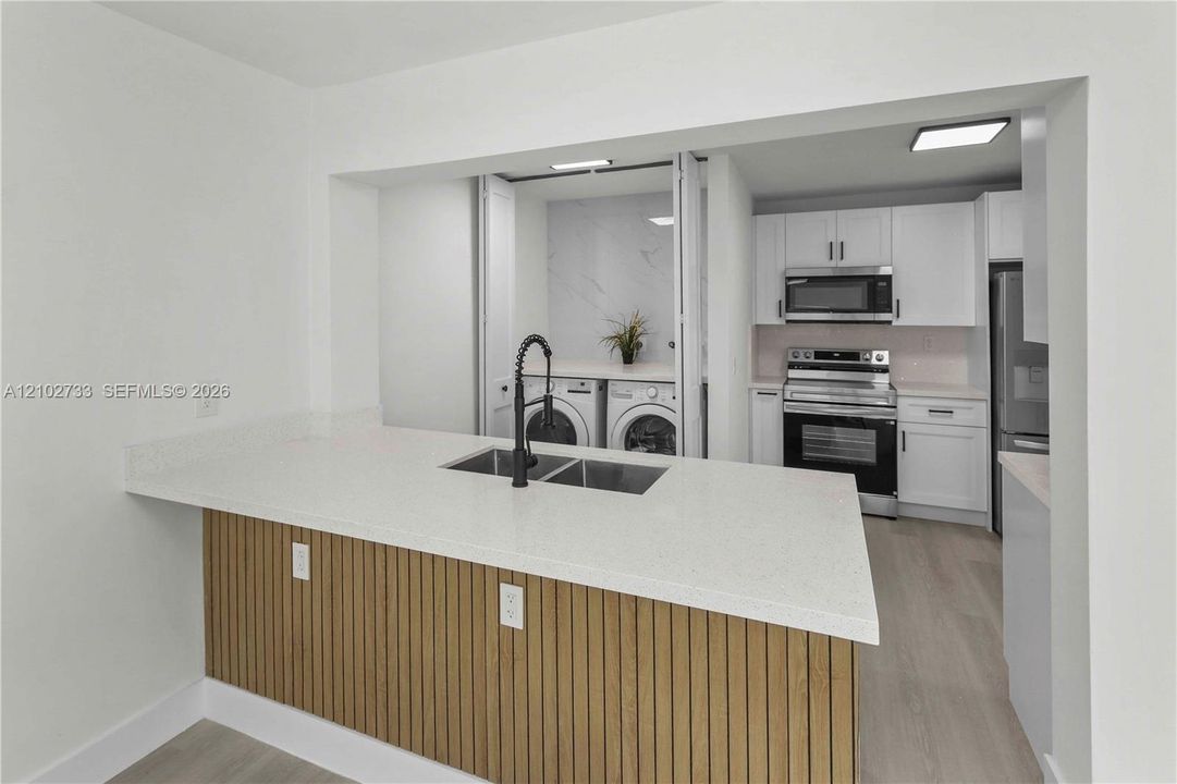 На продажу: $649,900 (4 спален, 2 ванн, 1680 Квадратных фут)