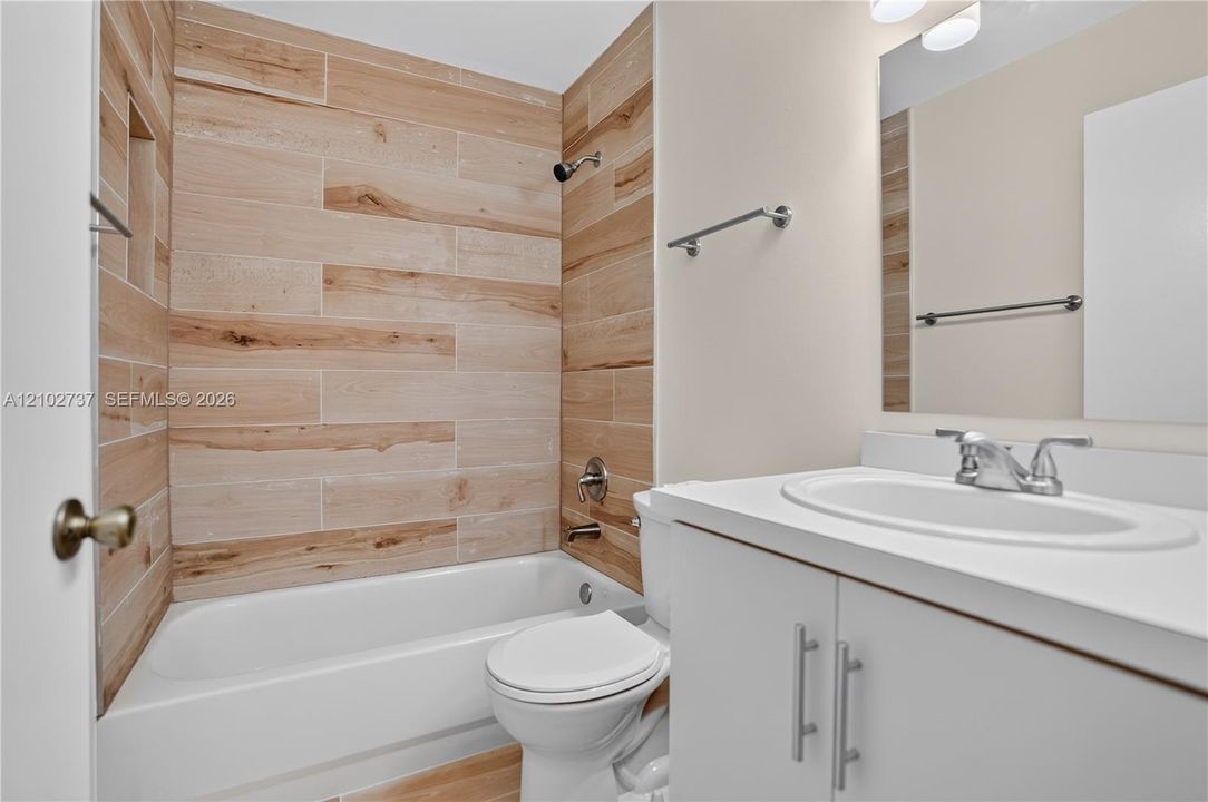 В аренду: $2,400 (2 спален, 2 ванн, 970 Квадратных фут)