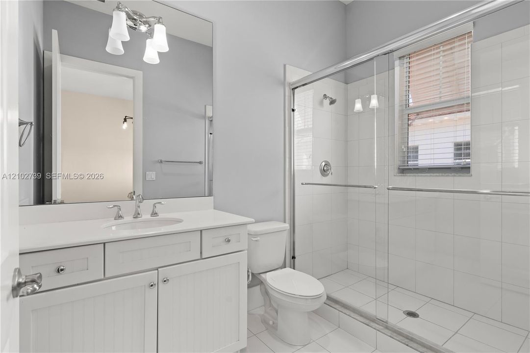 Activo con contrato: $900,000 (3 camas, 3 baños, 2324 Pies cuadrados)