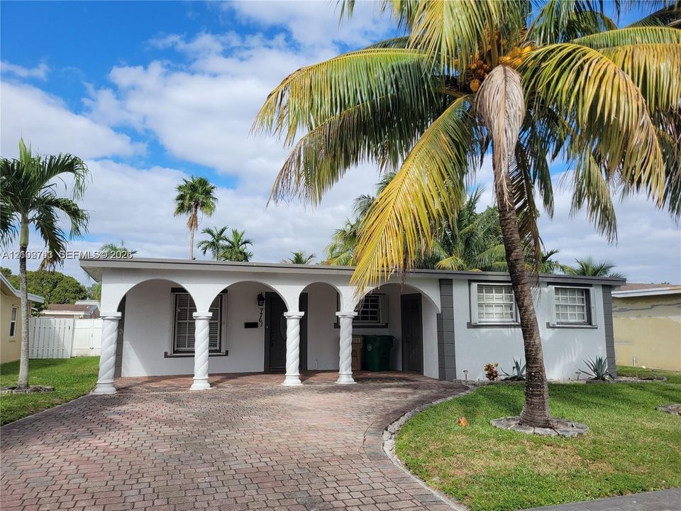 For Rent: $3,800 (3 beds, 2 baths, 1713 Square Feet)