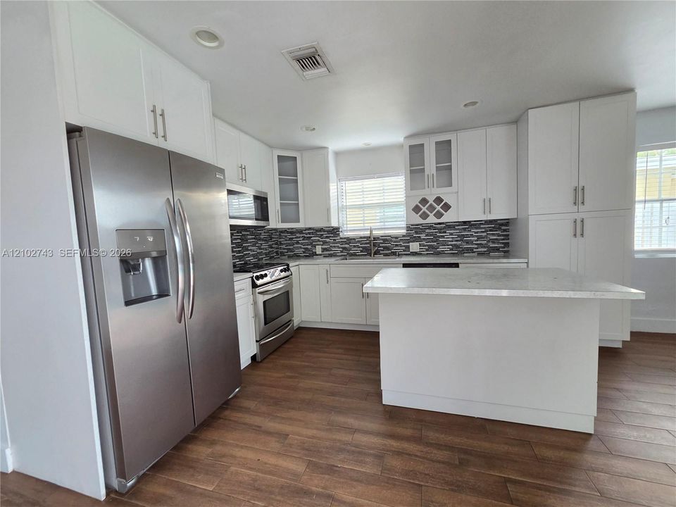 For Rent: $3,800 (3 beds, 2 baths, 1713 Square Feet)