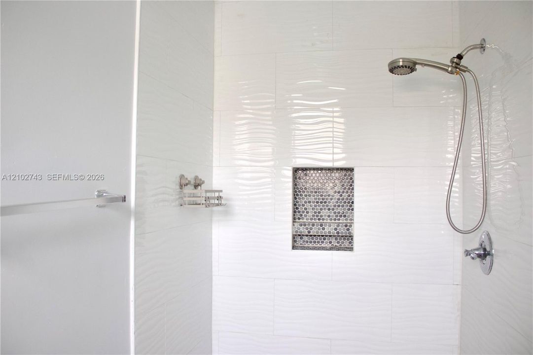 For Rent: $3,800 (3 beds, 2 baths, 1713 Square Feet)