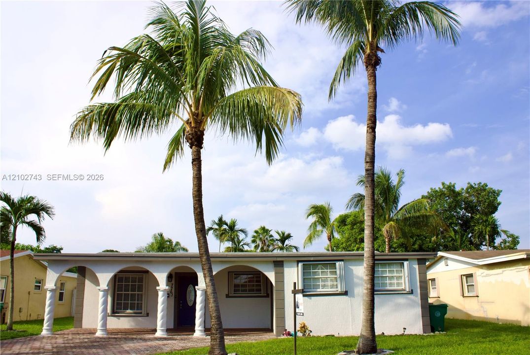 For Rent: $3,800 (3 beds, 2 baths, 1713 Square Feet)