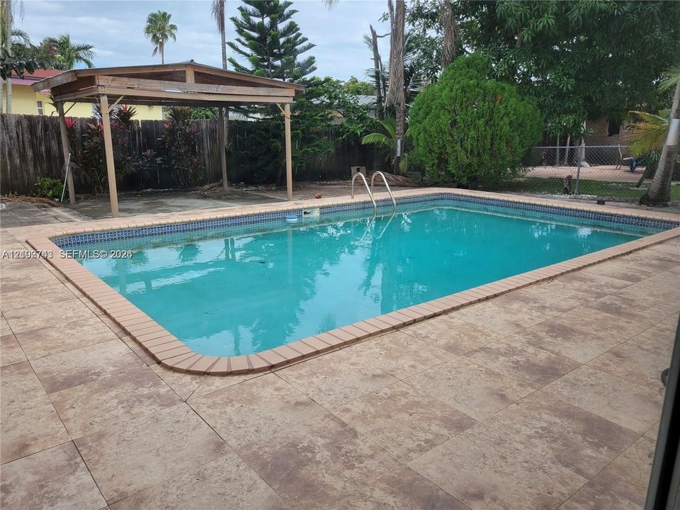 For Rent: $3,800 (3 beds, 2 baths, 1713 Square Feet)