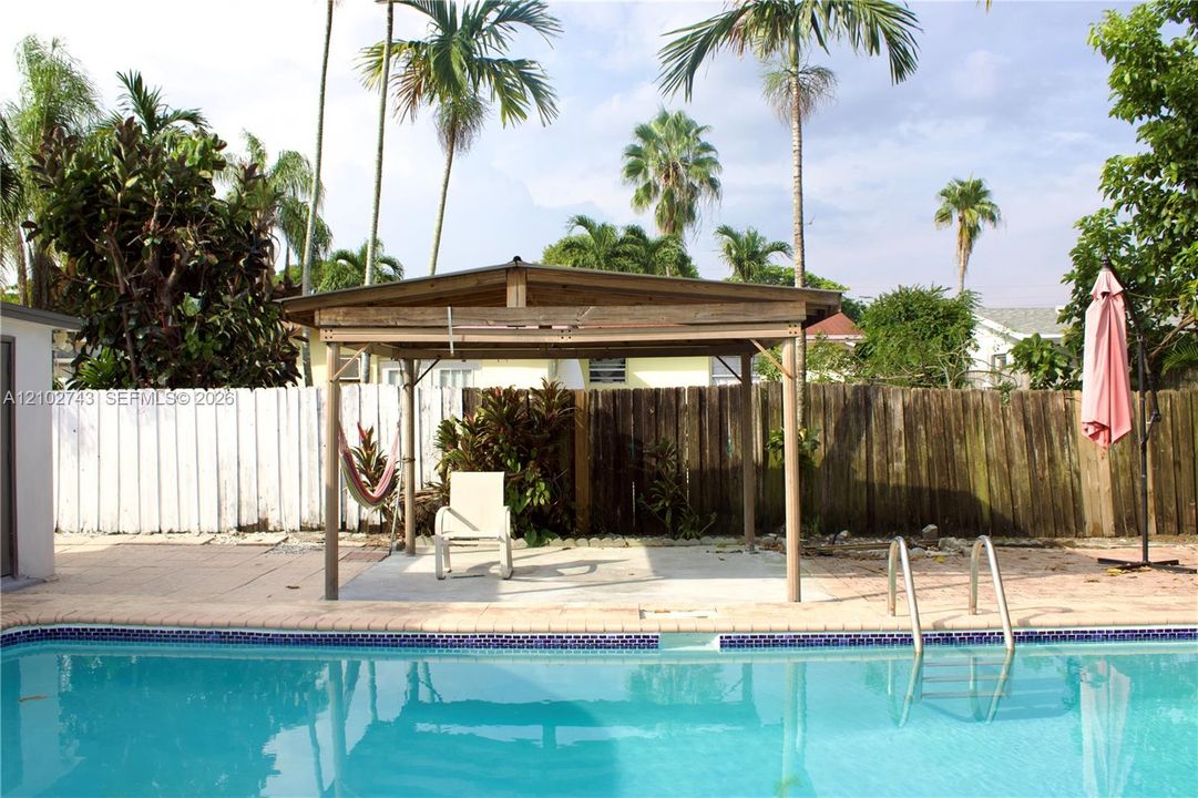 For Rent: $3,800 (3 beds, 2 baths, 1713 Square Feet)