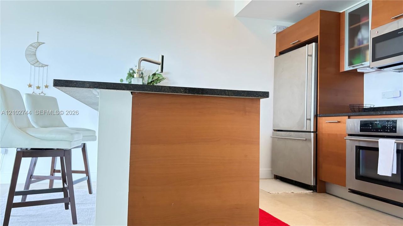 For Rent: $3,200 (1 beds, 1 baths, 802 Square Feet)