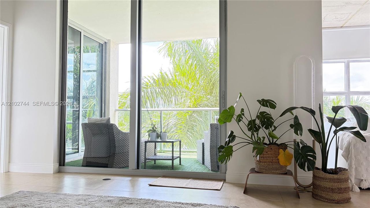 For Rent: $3,200 (1 beds, 1 baths, 802 Square Feet)