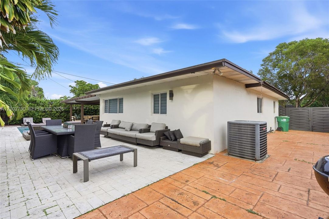 На продажу: $849,999 (4 спален, 2 ванн, 1476 Квадратных фут)