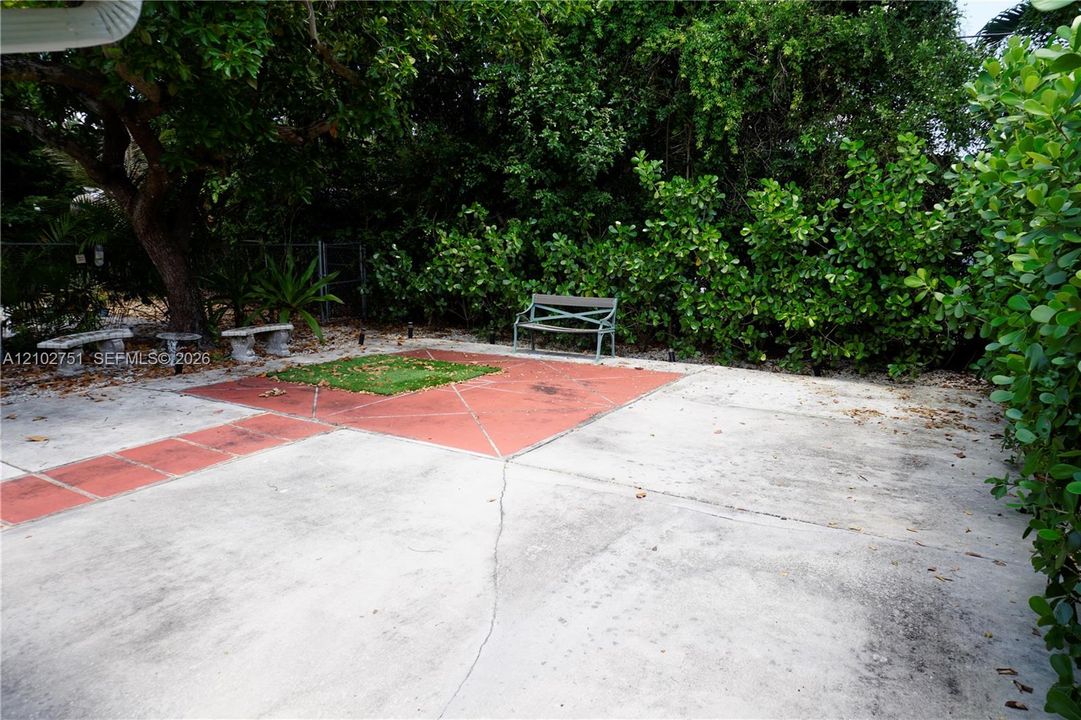 For Rent: $3,500 (3 beds, 2 baths, 1023 Square Feet)