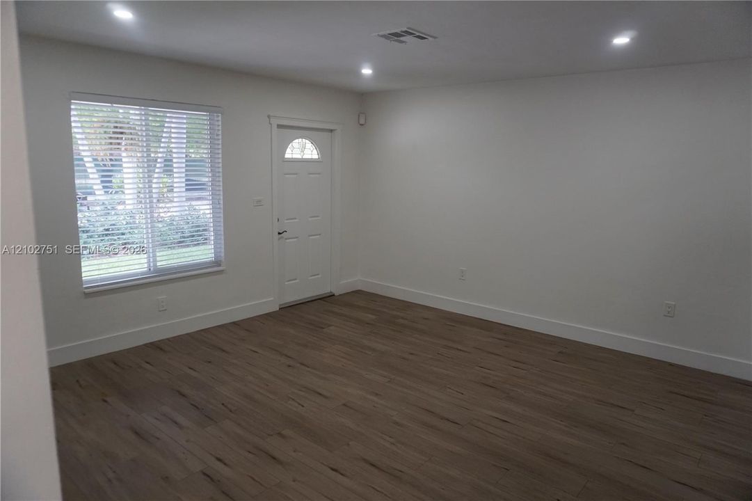 For Rent: $3,500 (3 beds, 2 baths, 1023 Square Feet)