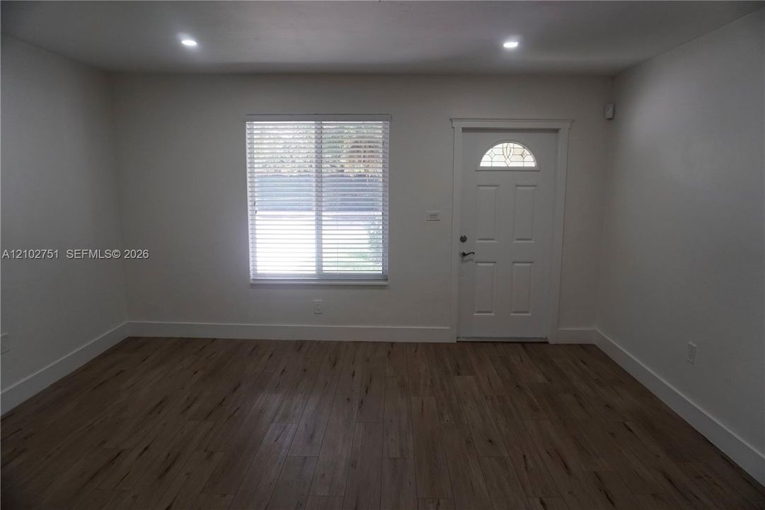 For Rent: $3,500 (3 beds, 2 baths, 1023 Square Feet)