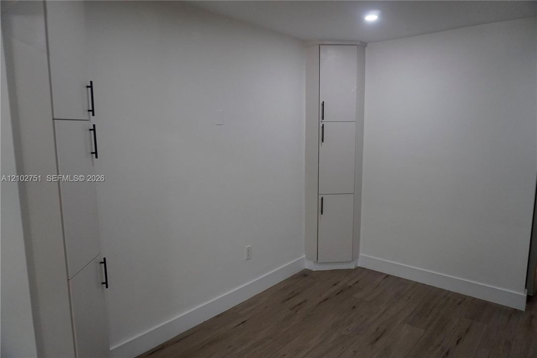 For Rent: $3,500 (3 beds, 2 baths, 1023 Square Feet)