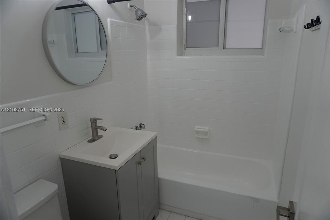 For Rent: $3,500 (3 beds, 2 baths, 1023 Square Feet)