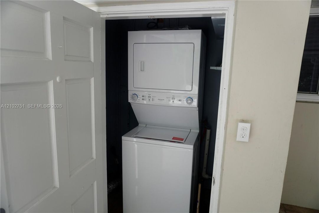 For Rent: $3,500 (3 beds, 2 baths, 1023 Square Feet)