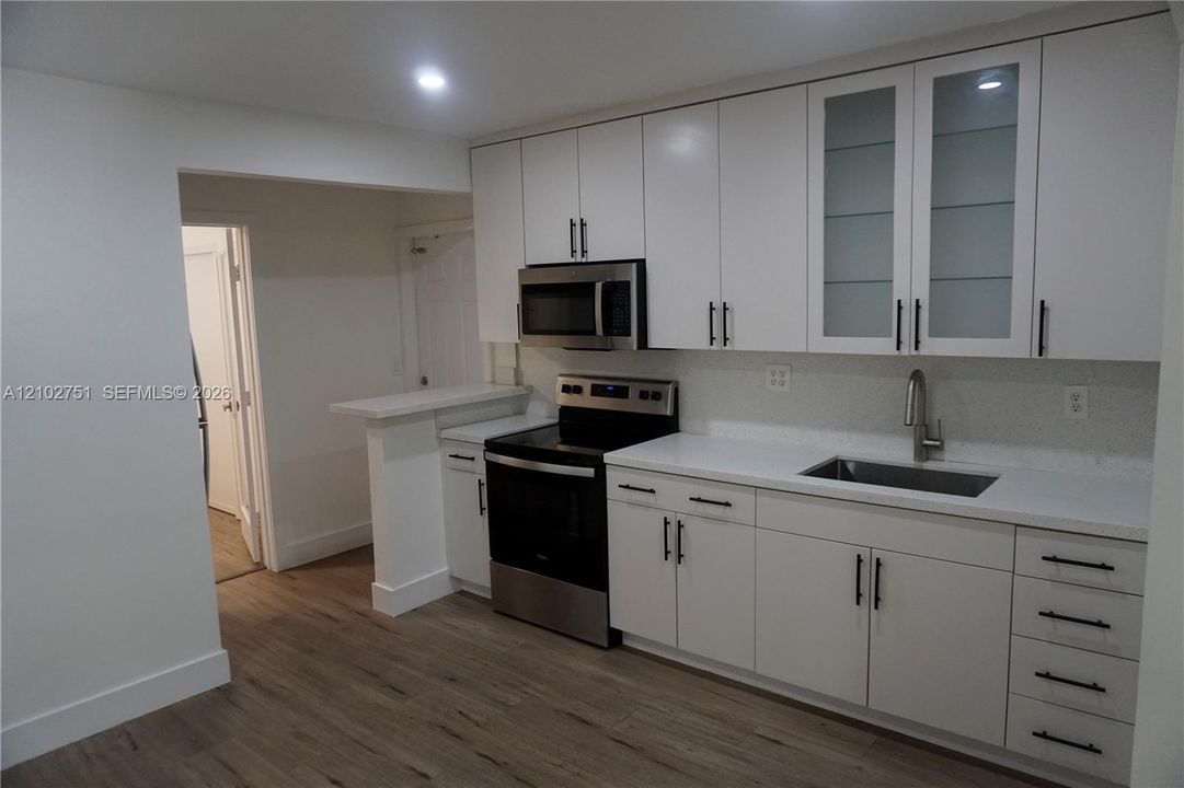 For Rent: $3,500 (3 beds, 2 baths, 1023 Square Feet)