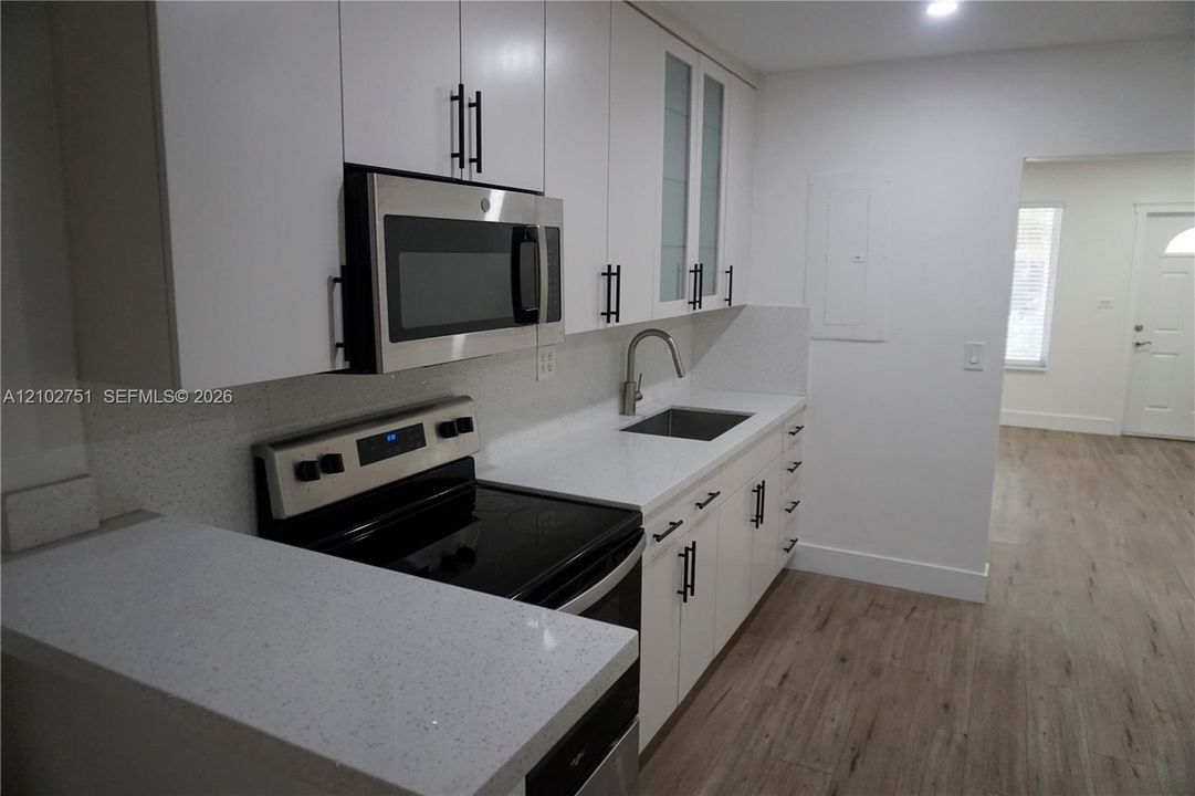 For Rent: $3,500 (3 beds, 2 baths, 1023 Square Feet)