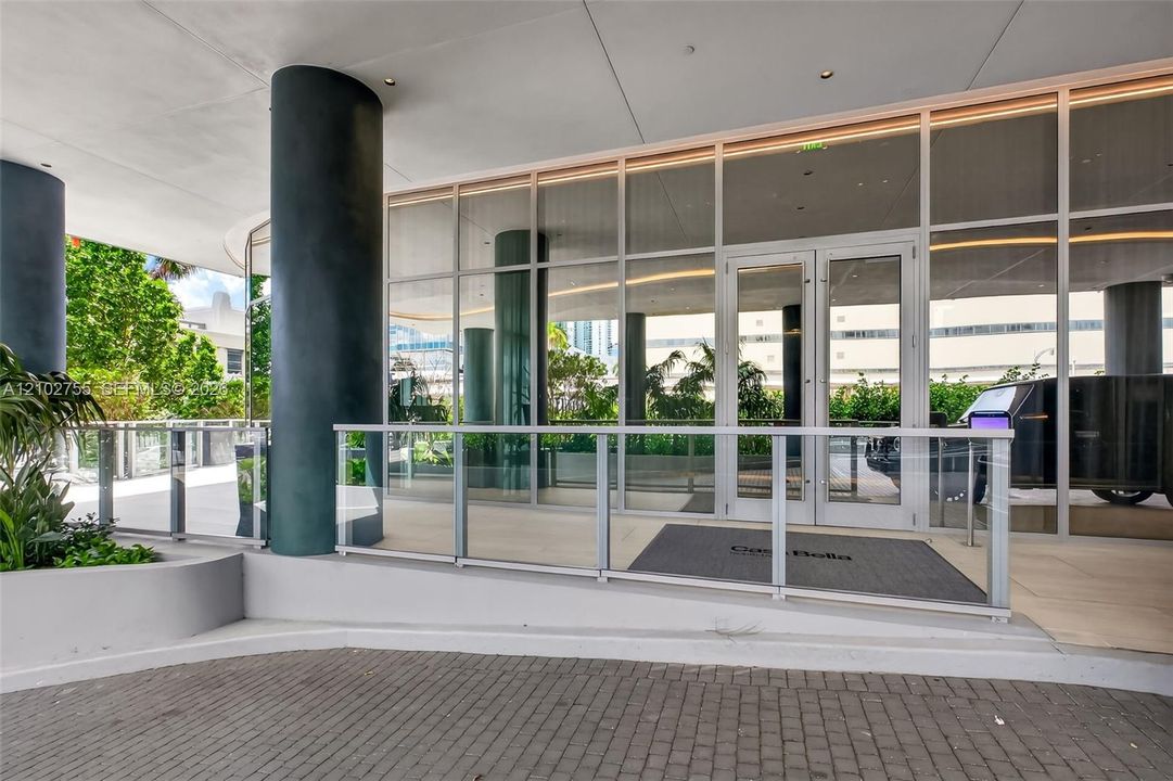 На продажу: $2,100,000 (2 спален, 2 ванн, 1303 Квадратных фут)