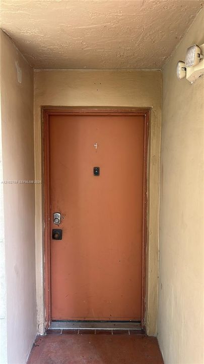 For Rent: $2,450 (2 beds, 2 baths, 1014 Square Feet)