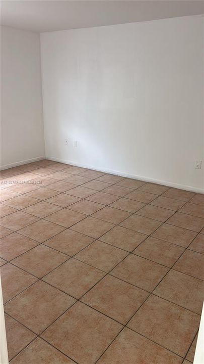 For Rent: $2,450 (2 beds, 2 baths, 1014 Square Feet)