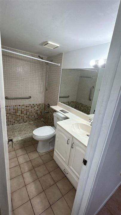 For Rent: $2,450 (2 beds, 2 baths, 1014 Square Feet)