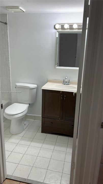 For Rent: $2,450 (2 beds, 2 baths, 1014 Square Feet)