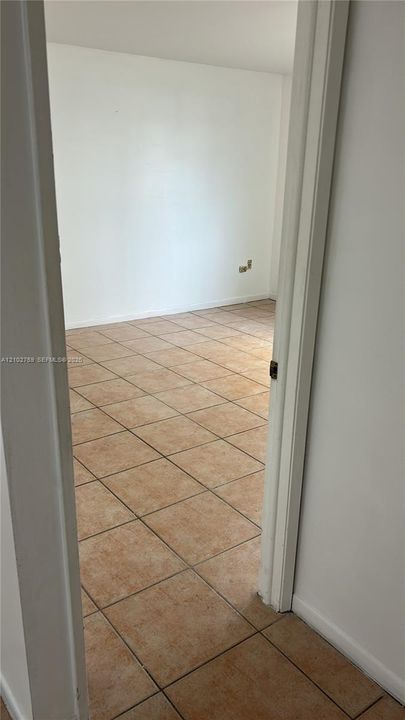 For Rent: $2,450 (2 beds, 2 baths, 1014 Square Feet)
