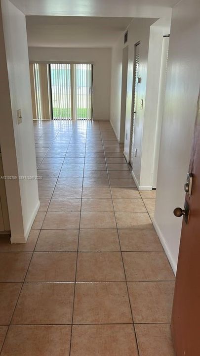 For Rent: $2,450 (2 beds, 2 baths, 1014 Square Feet)