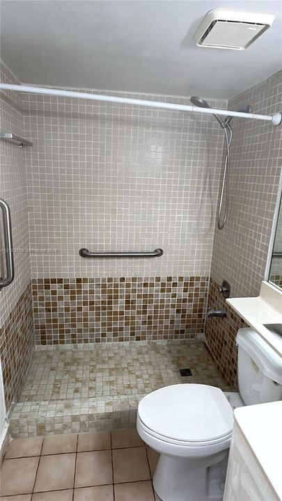 For Rent: $2,450 (2 beds, 2 baths, 1014 Square Feet)