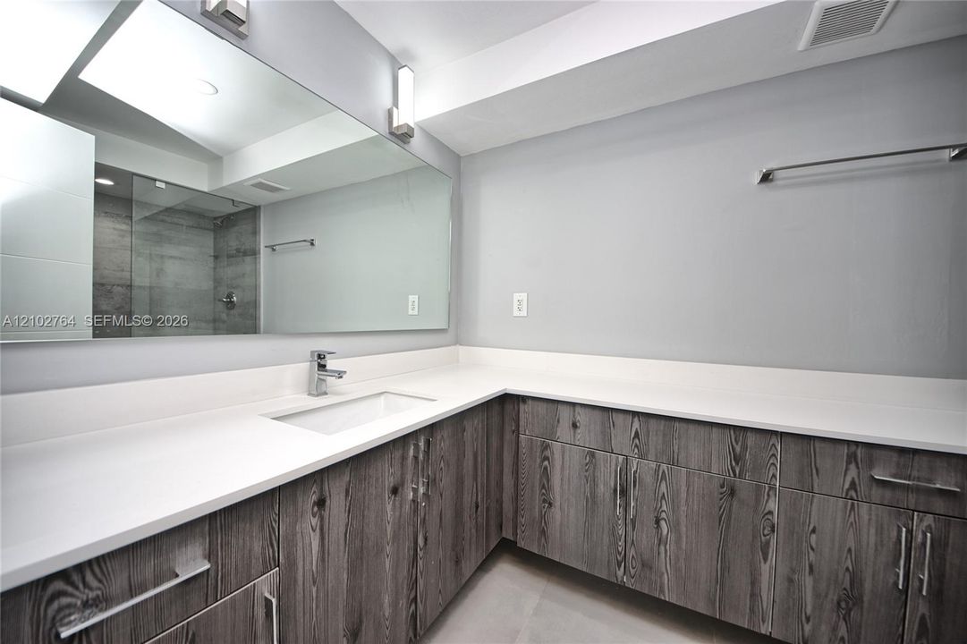 For Rent: $2,600 (2 beds, 2 baths, 1674 Square Feet)