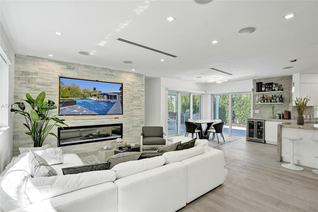 For Rent: $16,500 (4 beds, 3 baths, 1756 Square Feet)