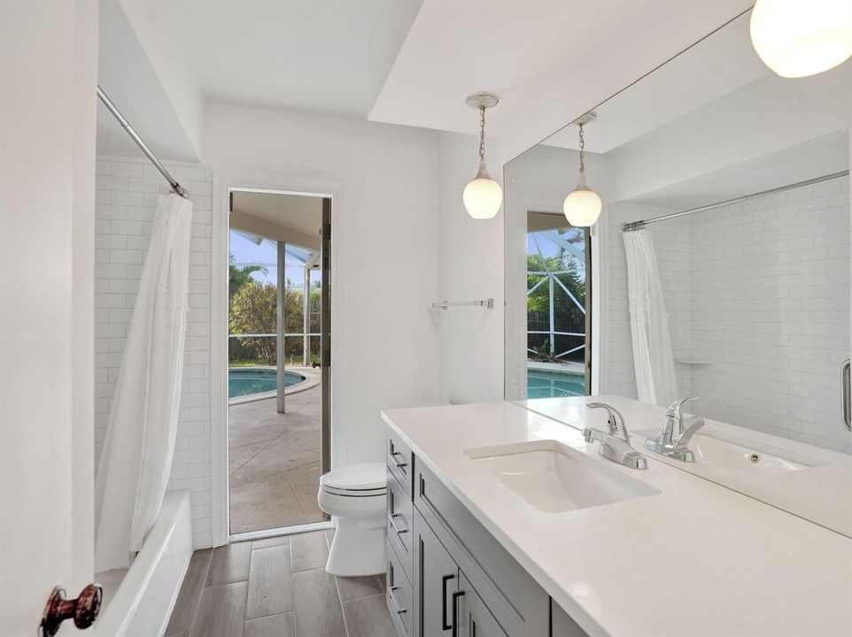 Guest / Cabana Bath