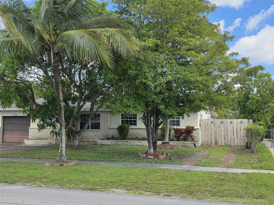 Private driveway and entrance
