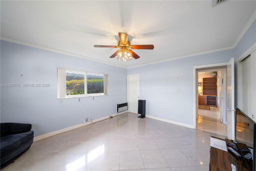 En Venta: $3,100,000 (3 camas, 2 baños, 2146 Pies cuadrados)
