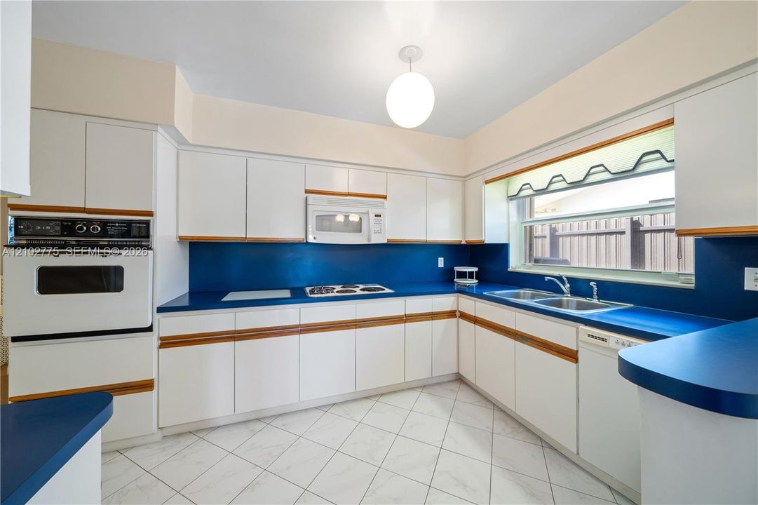 En Venta: $3,100,000 (3 camas, 2 baños, 2146 Pies cuadrados)